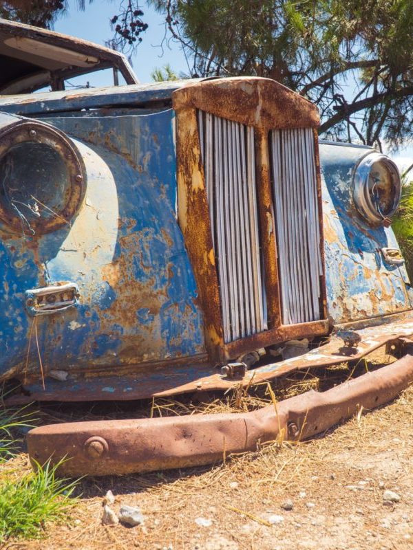 photo-of-abandoned-blue-vehicle-2808317